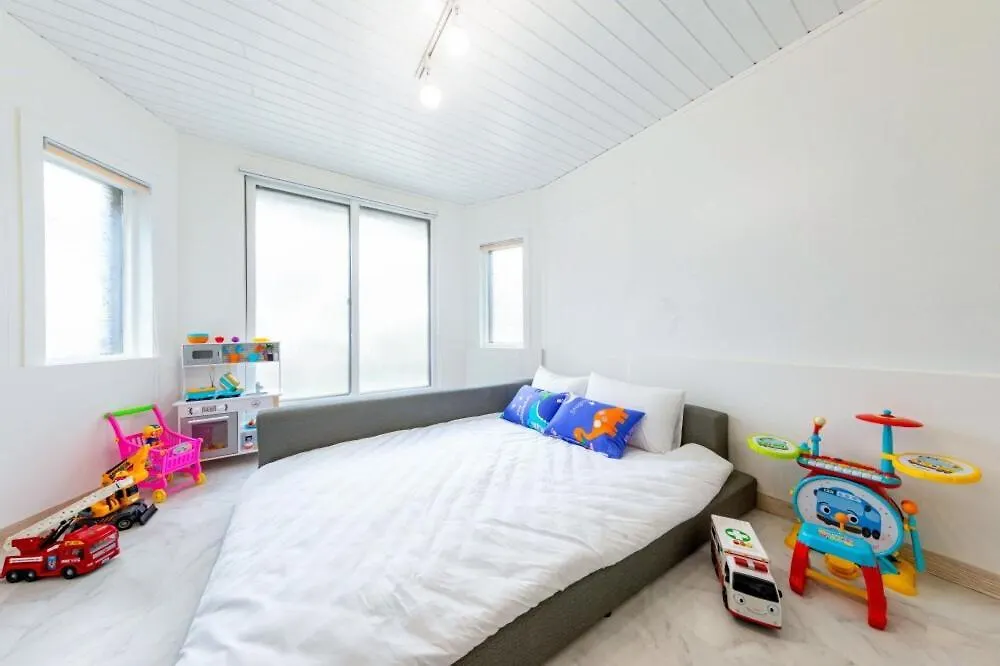 *** Wisma tamu Ganghwado Baby Bear Spa Pension Incheon Korsel